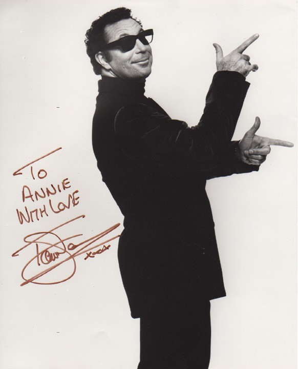 Tom Jones Signed Photo Autograph with COA - pop & soul singer 1960s 1970s 1980s Tom Jones Signed Photo Autograph with COA - pop & soul singer 1960s 1970s 1980s