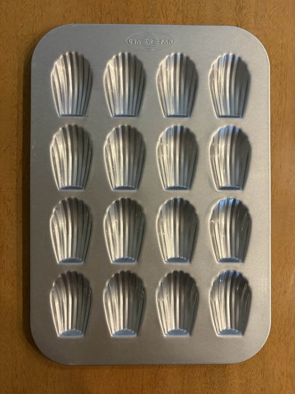 Nonstick French Madeleine Cookie Mold Pan 16 Well Aluminized Steel USA Pan Nonstick French Madeleine Cookie Mold Pan 16 Well Aluminized Steel USA Pan