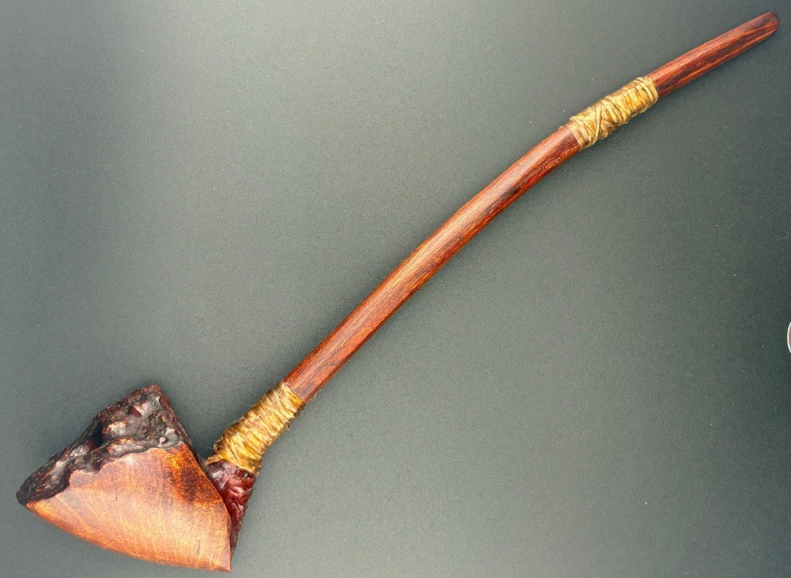 Exotic Long-Stemmed Briar Wood Smoking Pipe Exotic Long-Stemmed Briar Wood Smoking Pipe