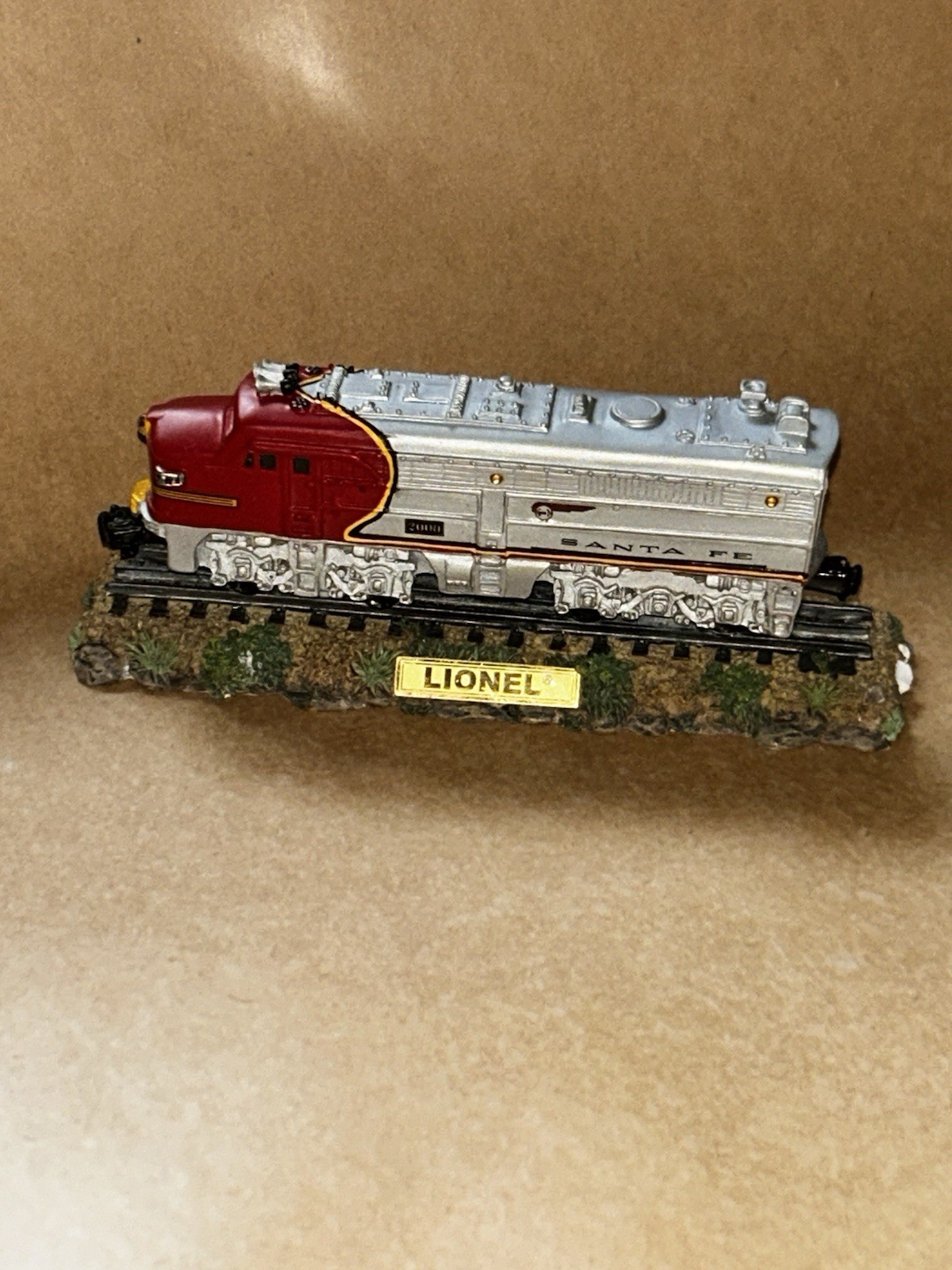Westland Giftware Lionel SANTA FE 2000 LOCOMOTIVE ENGINE Desktop display in box