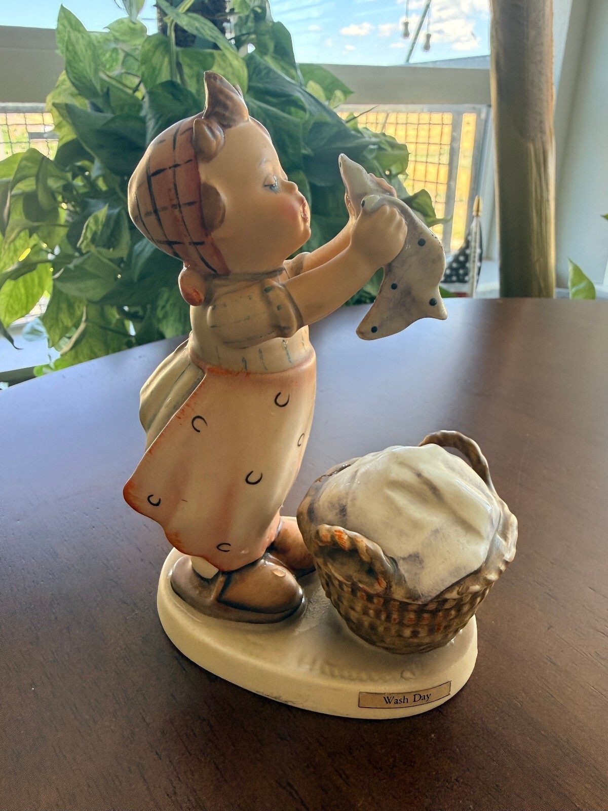 Goebel Hummel HUM 321/1 “Wash Day” Figurine W. Germany 5.5” w/ Title Plaque