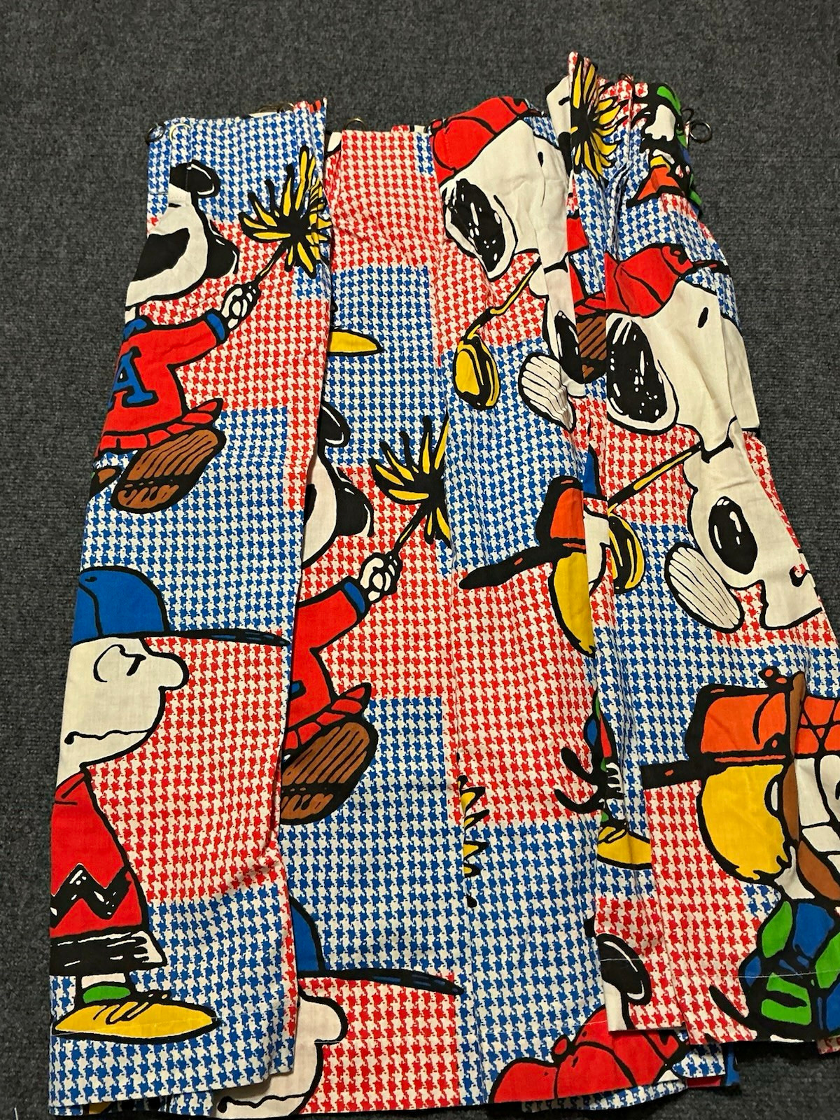 Vtg 71’ Peanuts Full Flat Sheets (2), 4 Curtain Panels, 2 Valences 