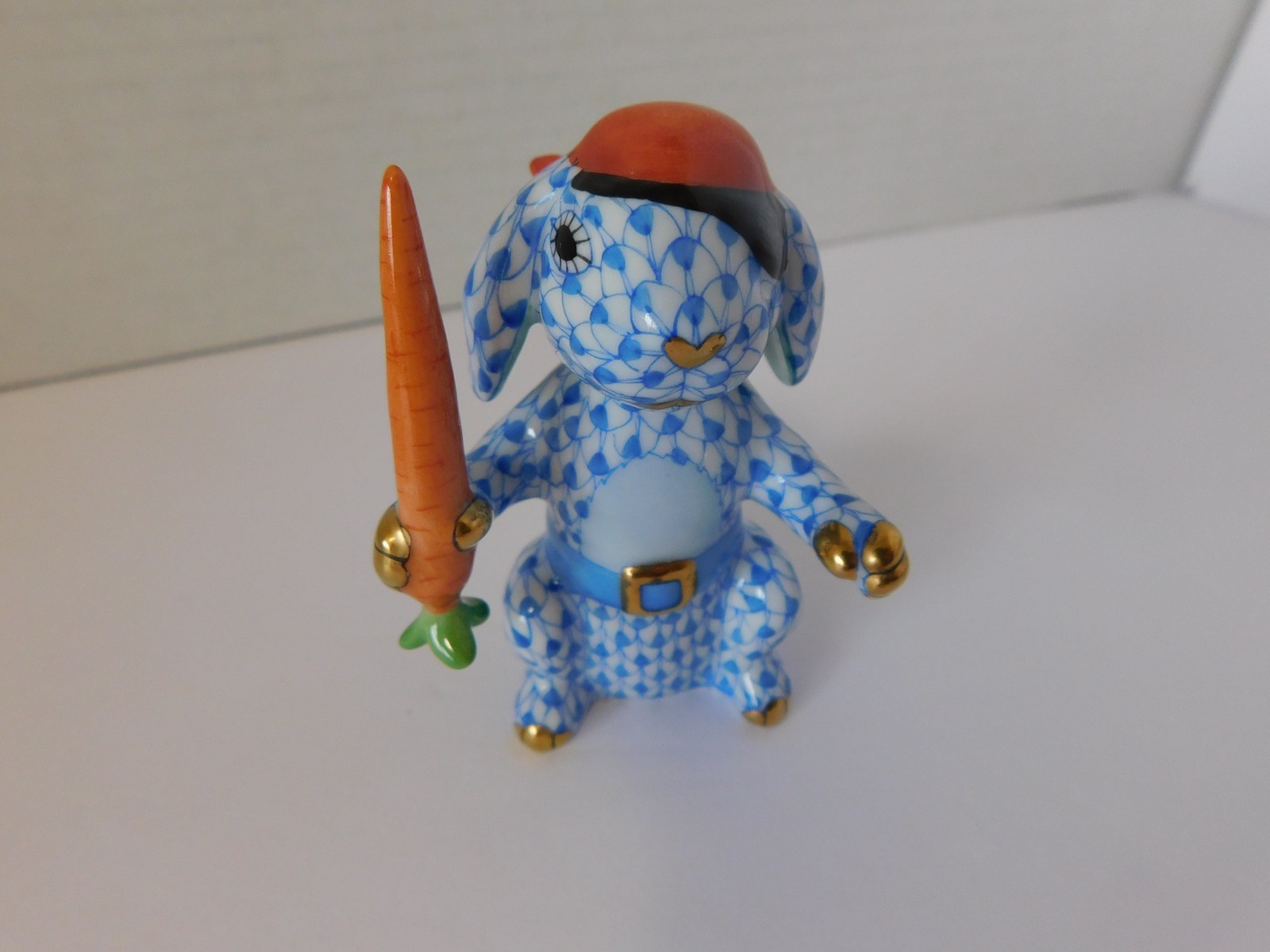 RARE HEREND HUNGARY PIRATE BUNNY & 'SWORD' BLUE FISHNET 24 KT GOLD - MINT IN BOX