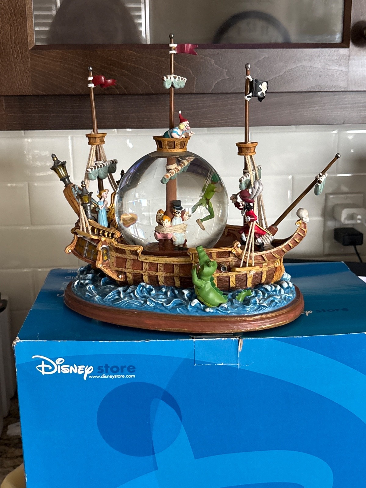 Disney Peter Pan Captain Hook Pirate Ship You Can Fly Musical Snow Globe