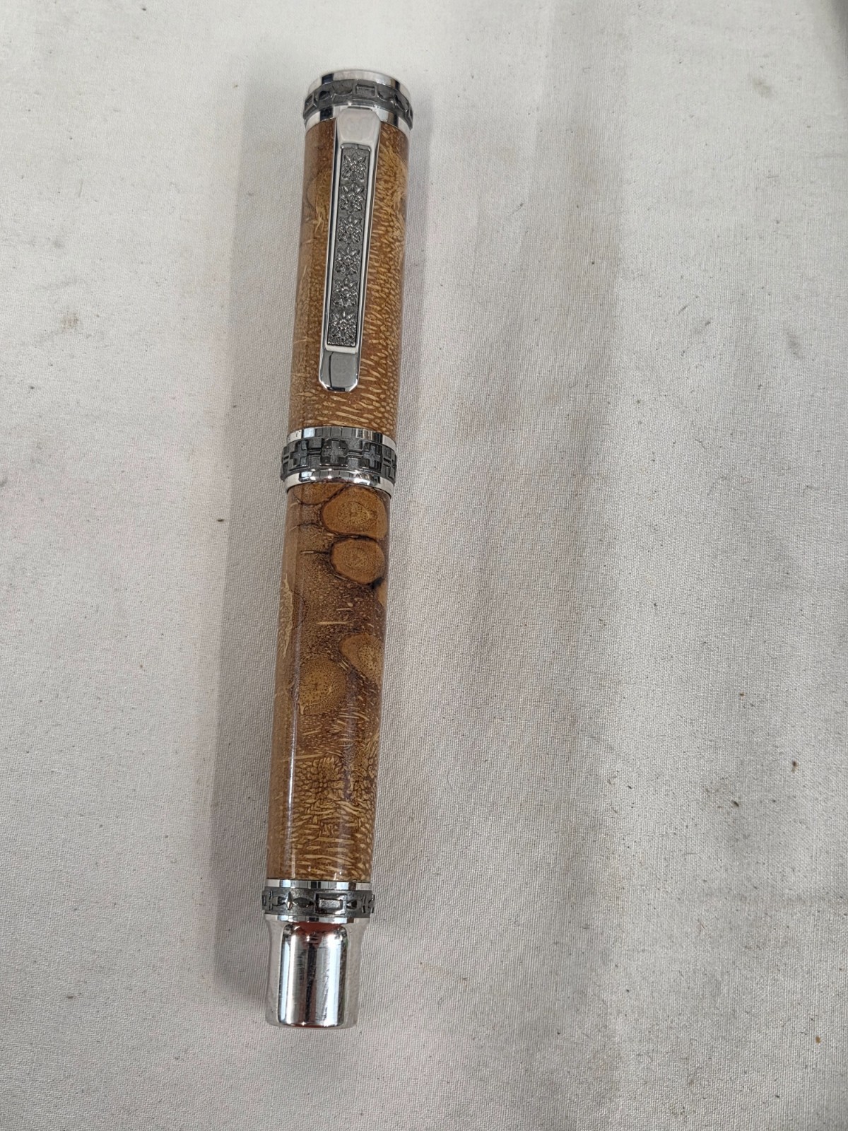 UNIQUE GORGEOUS HIGH QUALITY SCREW TOP BALL POINT PEN WOOD TONES