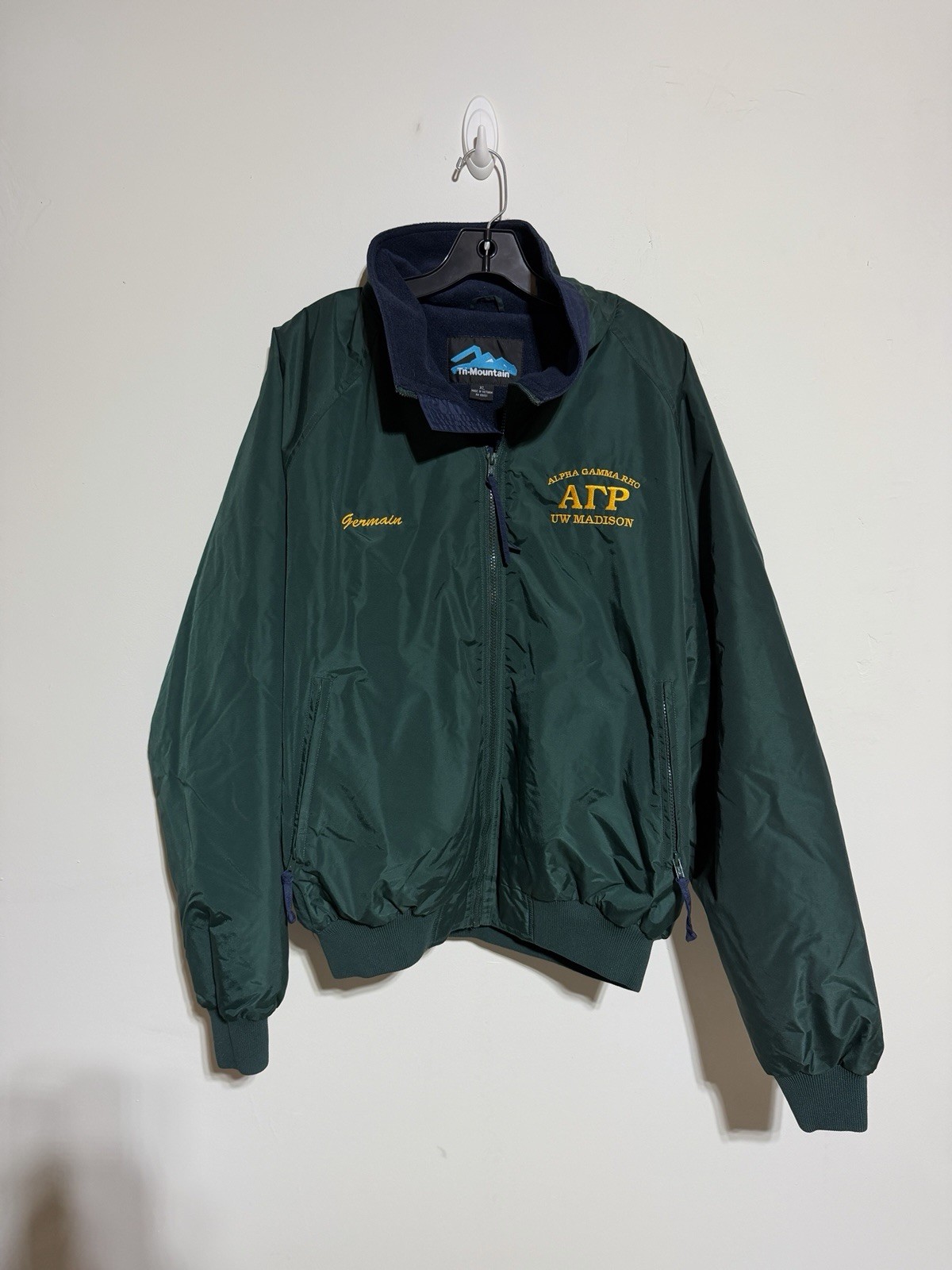 Vintage University Of Wisconsin Alpha Gramma Rho lightweight Insulated jacket Vintage University Of Wisconsin Alpha Gramma Rho lightweight Insulated jacket
