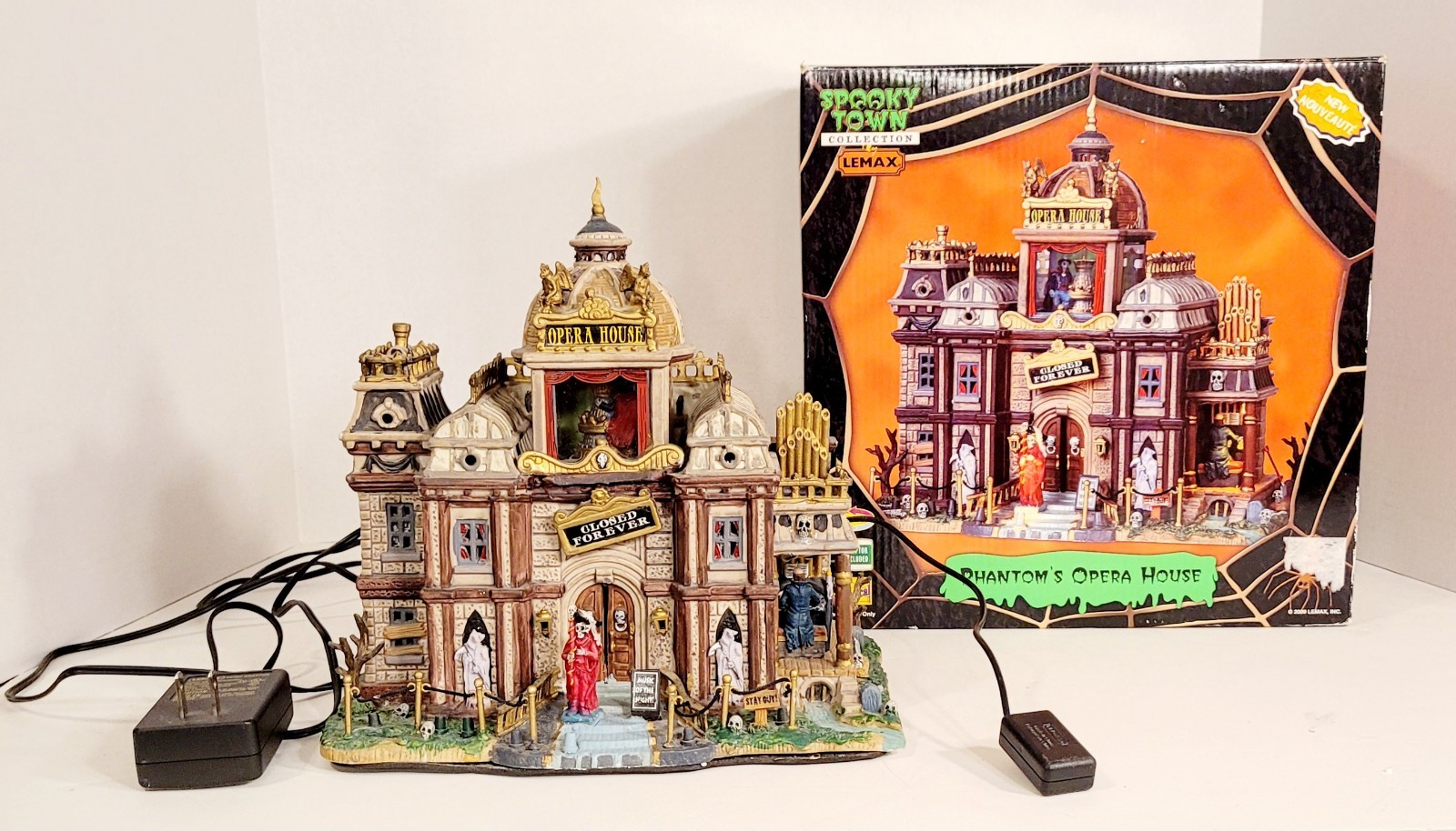 Lemax Spooky Town Phantom's Opera House Halloween Village #95807 2009 Works
