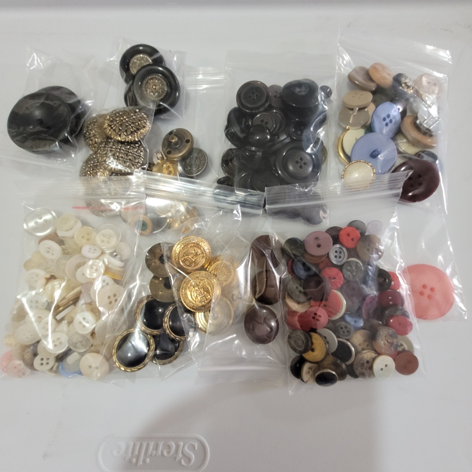 Vintage Bottons Mixed , Mother Pearl, Plastic, Metal, 0. 9 Lb, Hundres
