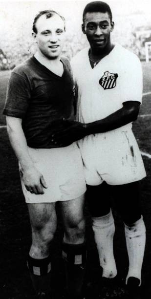 Sport Football 1960 West Germany star forward Uwe Seeler Brazils y- Old Photo Sport Football 1960 West Germany star forward Uwe Seeler Brazils y- Old Photo