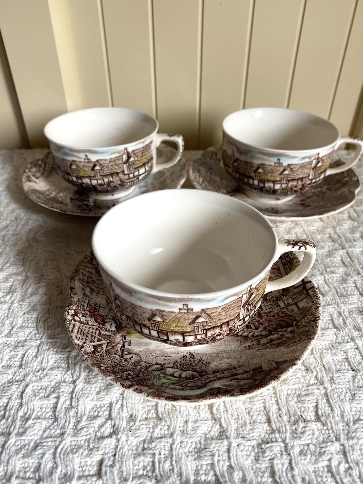 VTG OLDE ENGLISH COUNTRYSIDE Tea Cup and Saucer Set Of 3 Johnson Bros England