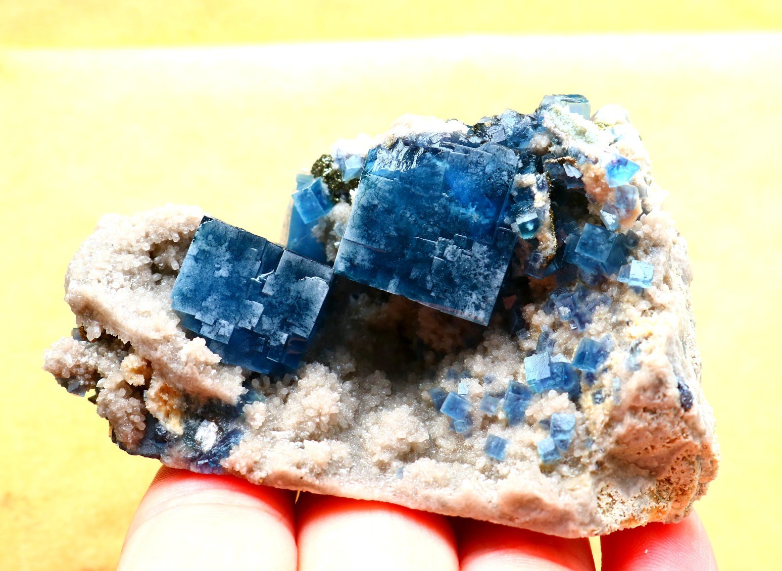 165g Natural Blue Phantom Cube fluorite mineral specimen/yaogangxian