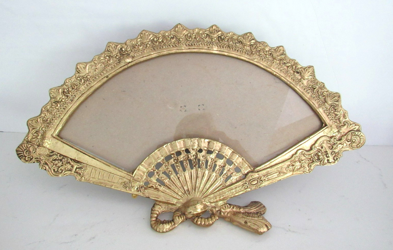 VTG Victorian Style Ornate Fan Shaped Solid Brass Picture Frame