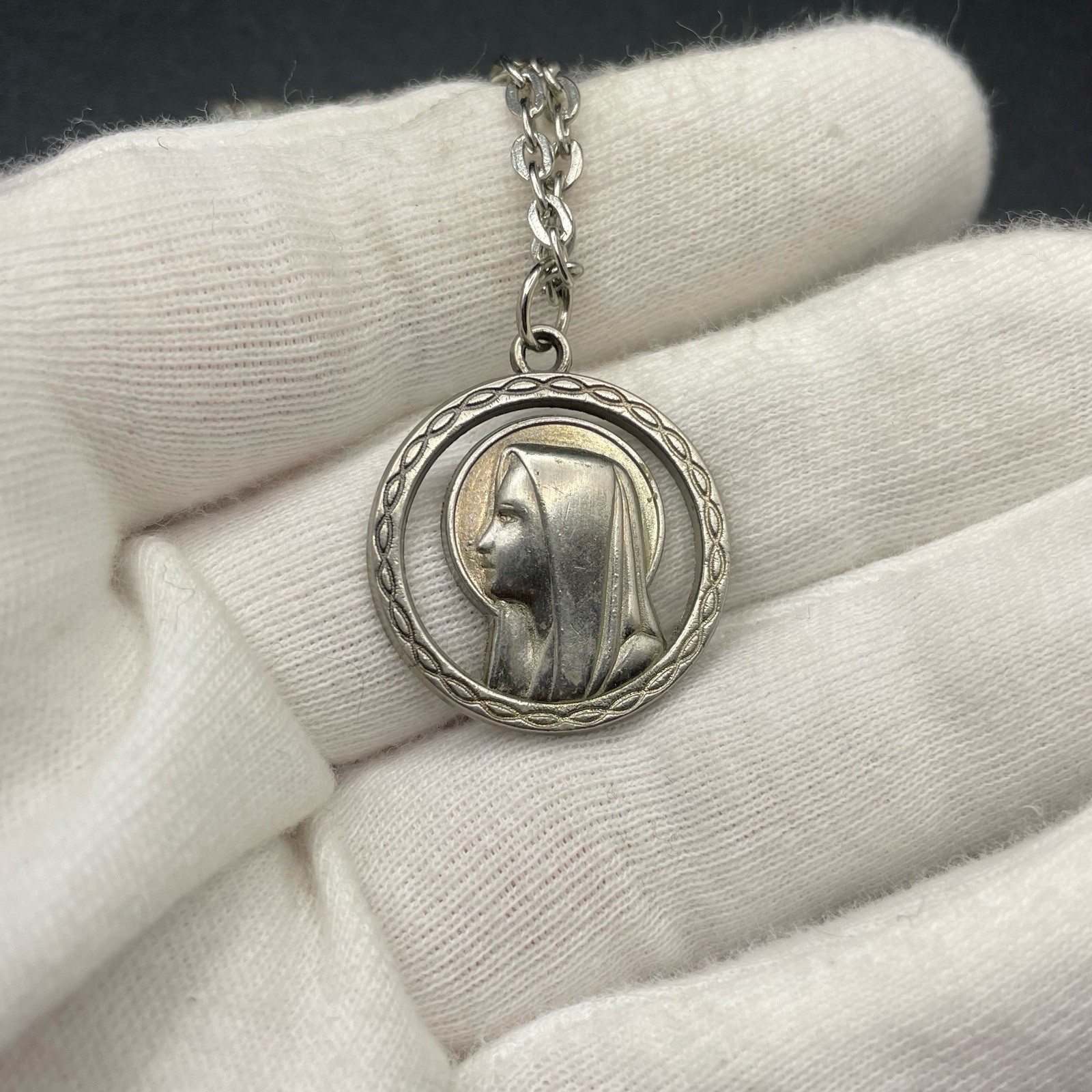 Vintage Our Lady Lourdes Blessed Virgin Mary Catholic Pendant Silver tone 16”