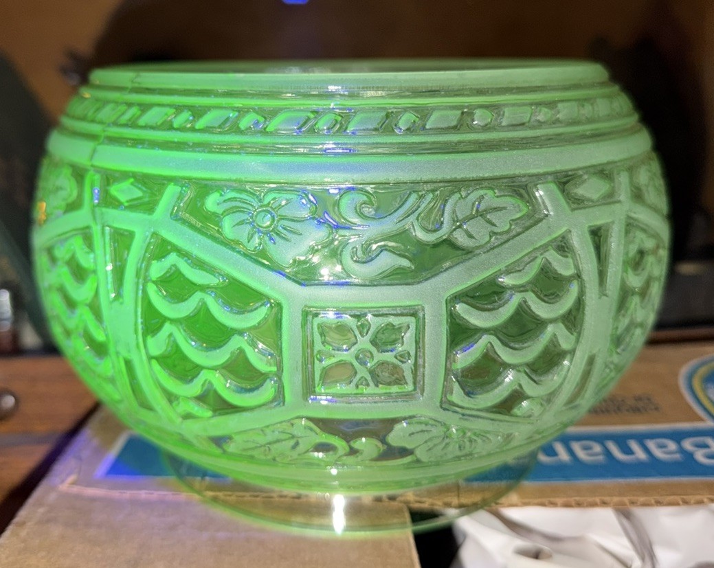 RARE Victorian Baccarat VASELINE URANIUM ART GLASS Kerosene Oil Gas Lamp Shade