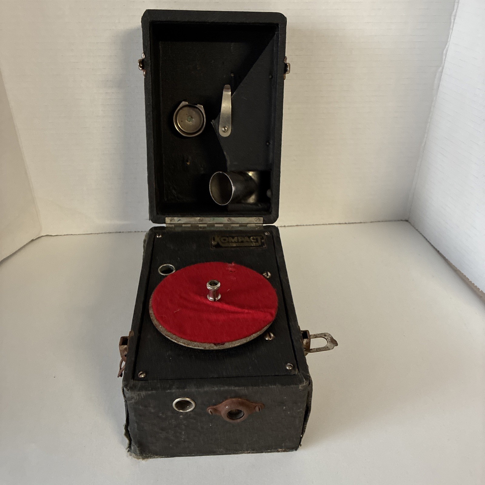 Vintage Plaza Music Co. Kompact Portable Phonograph Gramophone FOR REPAIR