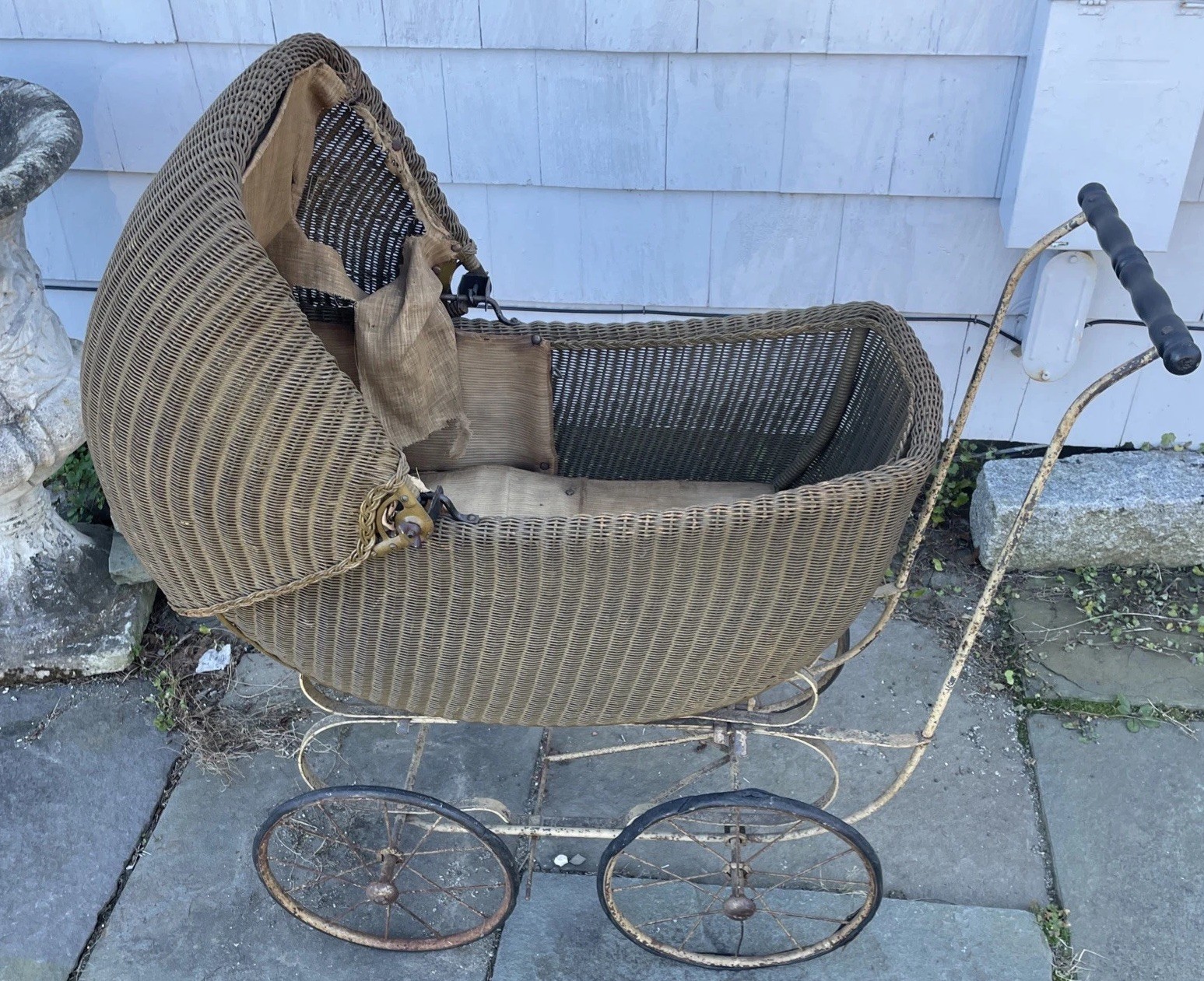 1900’s Antique Victorian Green Wicker Pram Baby Doll Buggy/Carriage Stroller 26\