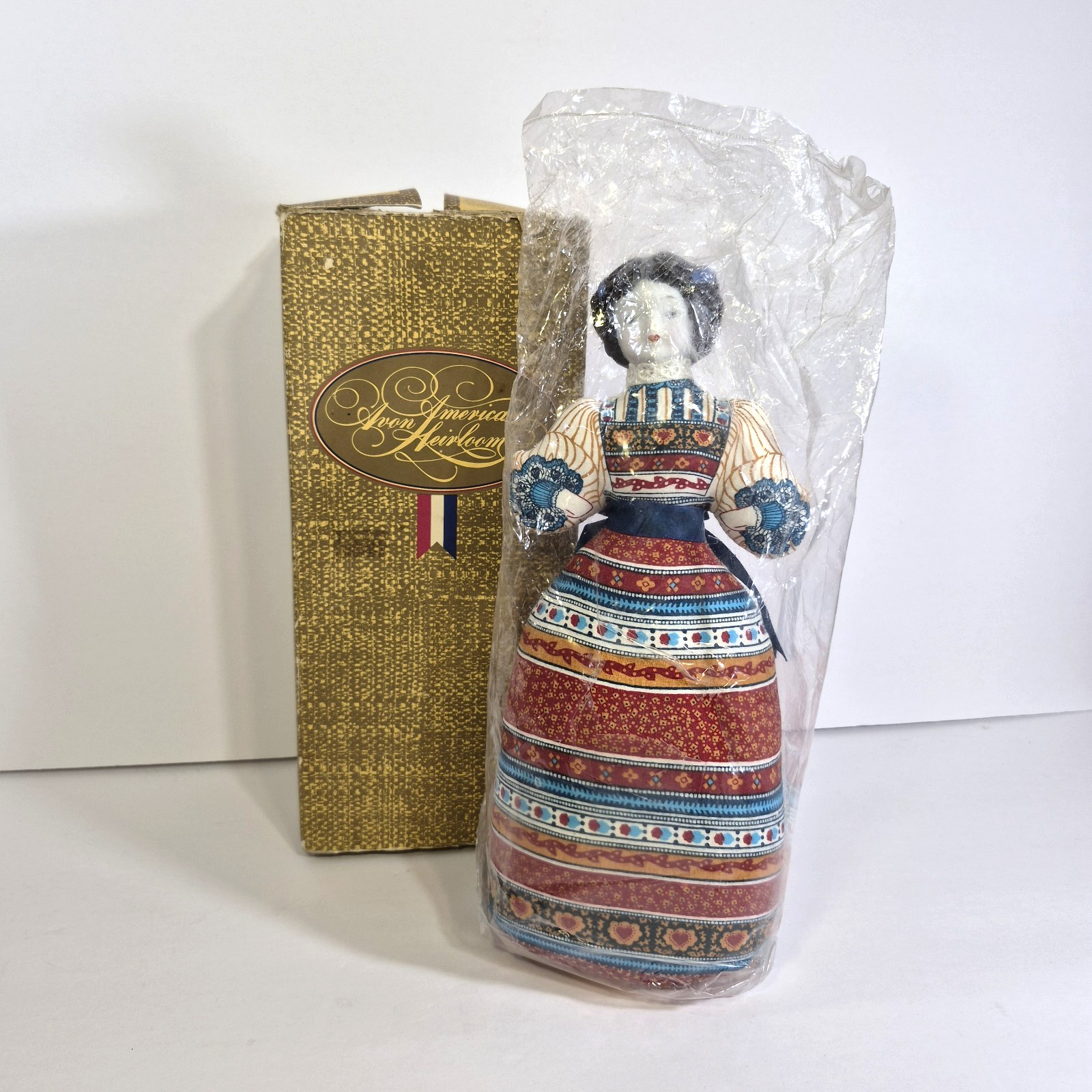  1981 AVON AMERICAN HEIRLOOM DOLL W/PORCELAIN HEAD SEALED BAG LAVENDER SACHET