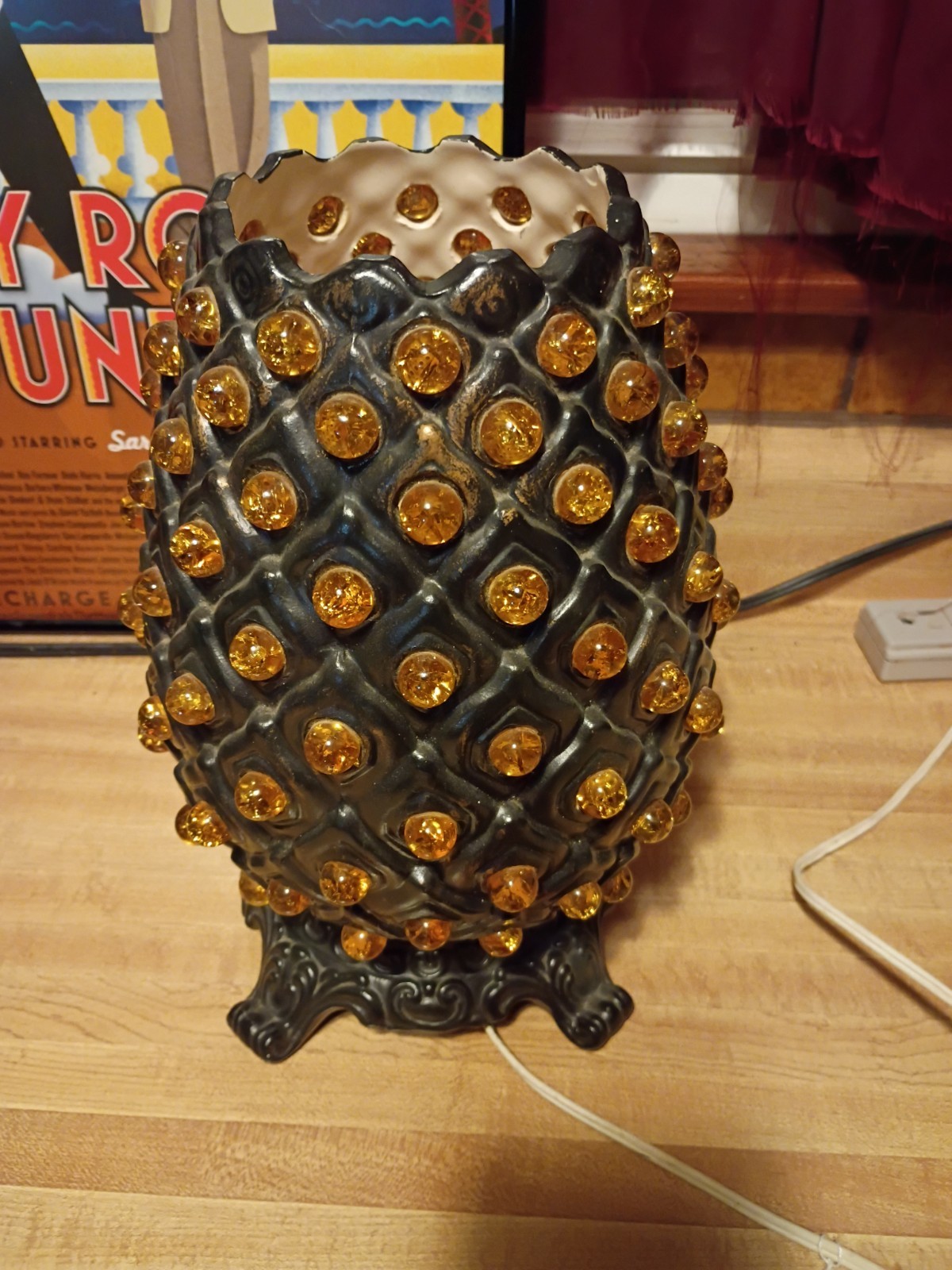 Vintage MCM Mid-Century Ceramic Porcelain Pineapple Table Accent Lamp