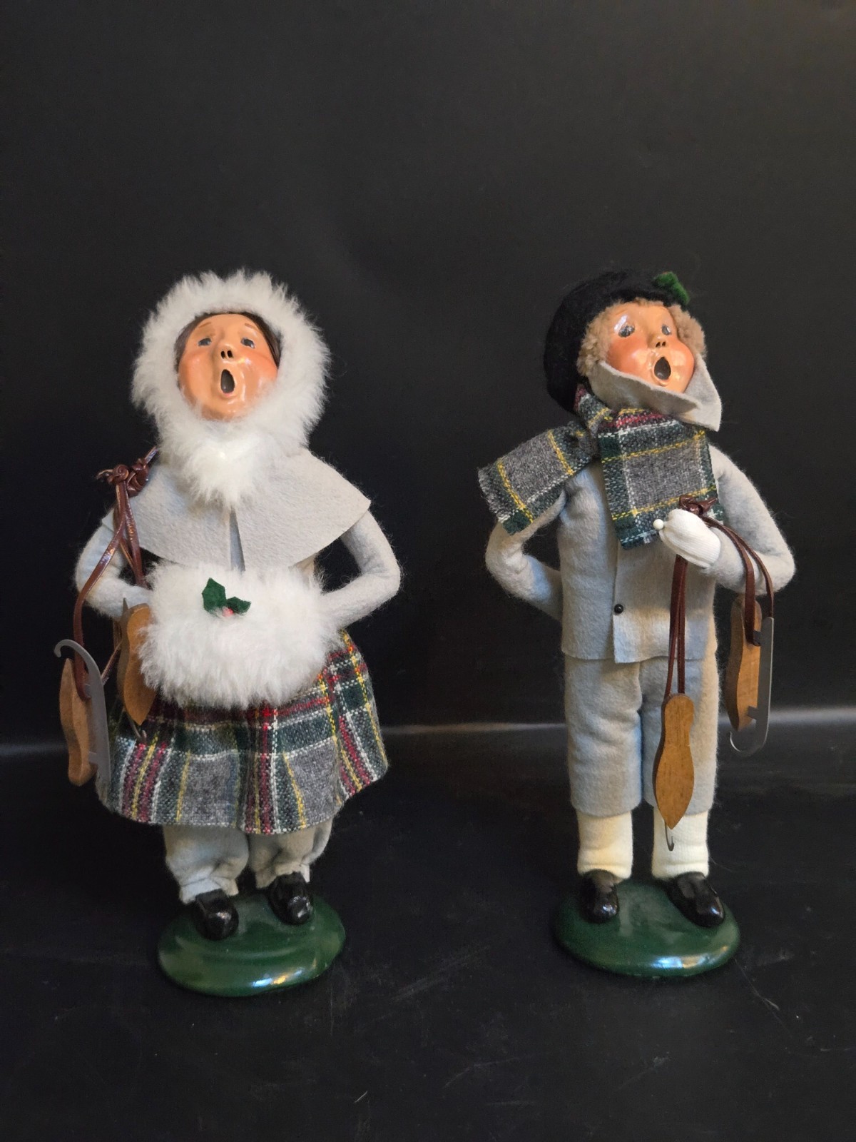 Vintage 1988 Byers Choice Winter Sledding Children Pair Boy Girl Wood Sleds 88