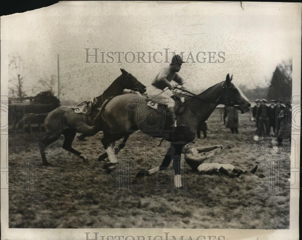1931 Press Photo Kempton Park England Races