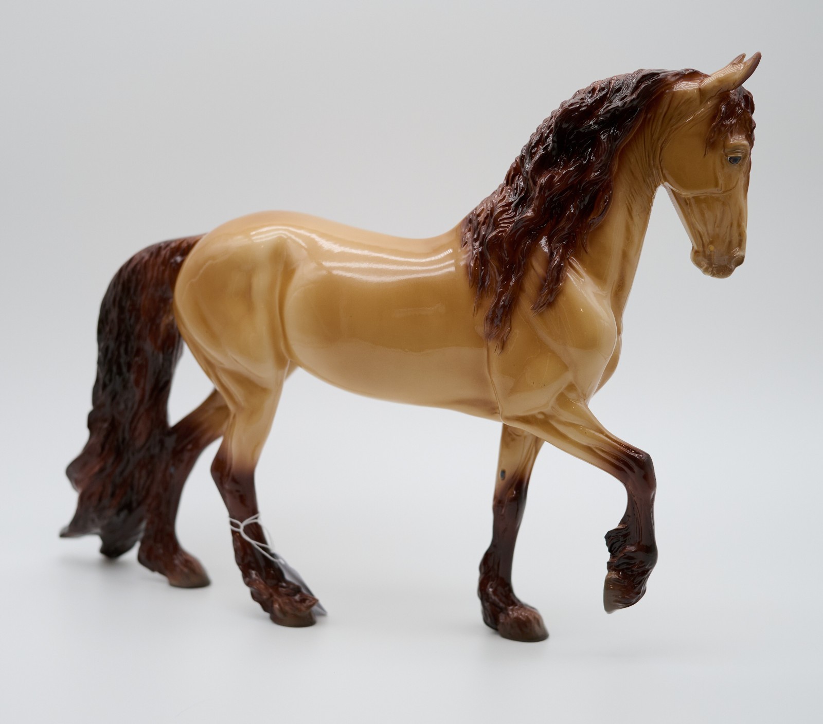 Glossy 2026 Breyerfest Scandi Surprise - Champagne - 385 made