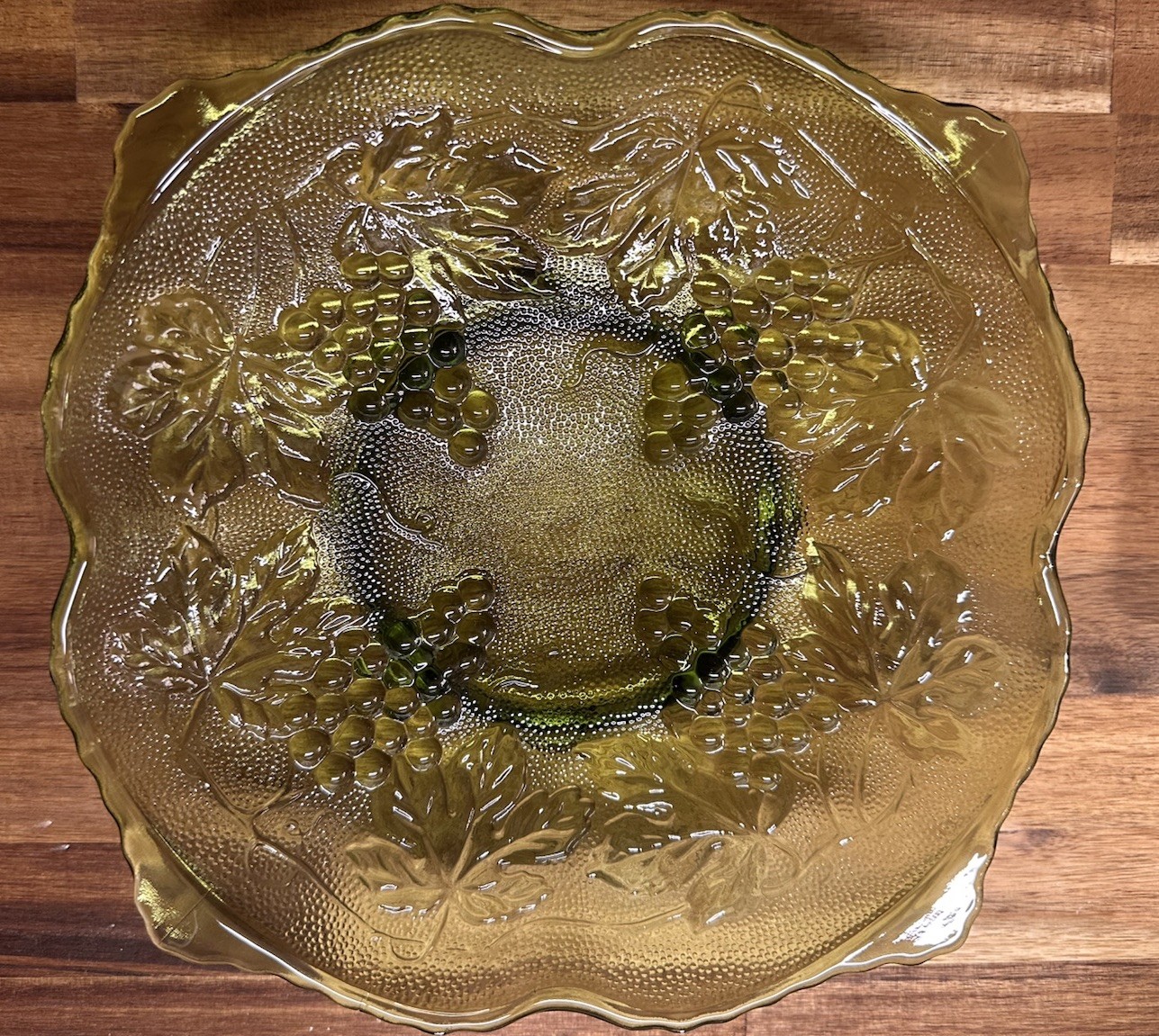Vintage Green Glass Serving Bowl Grapes & Leaves Design 8”