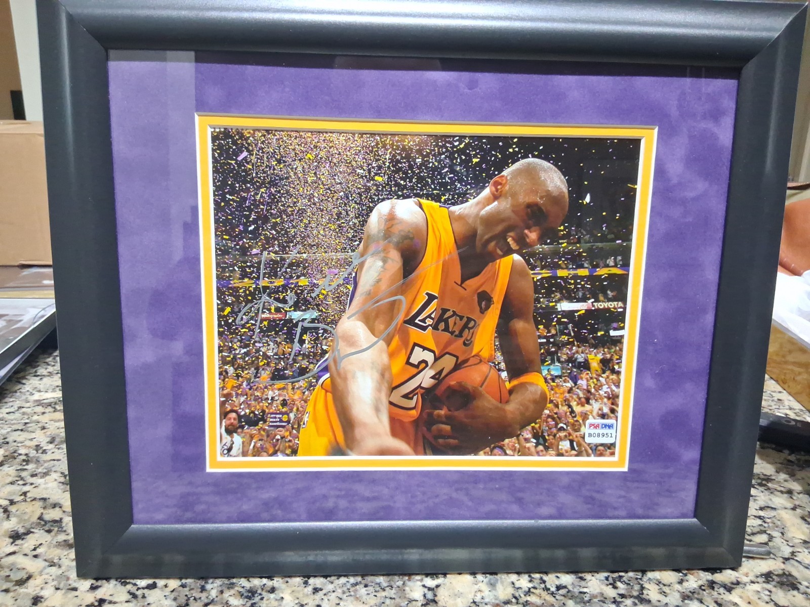 Kobe Bryant Autographed Suede Framed Photo 8x10 PSADNA Authenticated LA G2U Kobe Bryant Autographed Suede Framed Photo 8x10 PSADNA Authenticated LA G2U