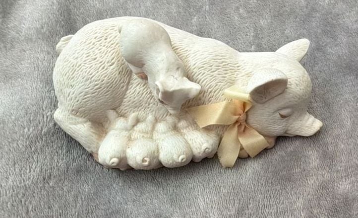 Homco Masterpiece Porcelain Sow Pig with Piglets Figurine #1443