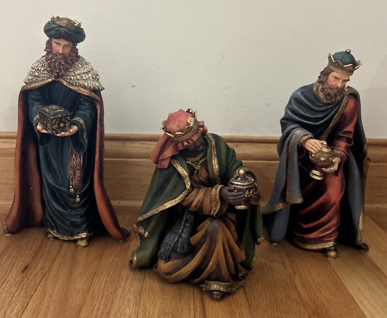 VNT Set of Three Kings Wise Men in resin nativity figurines 12