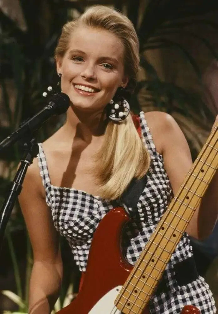 BEAUTIFUL KELLY PACKARD  BAYWATCH CALIFORNIA DREAMS 8X10 Photo