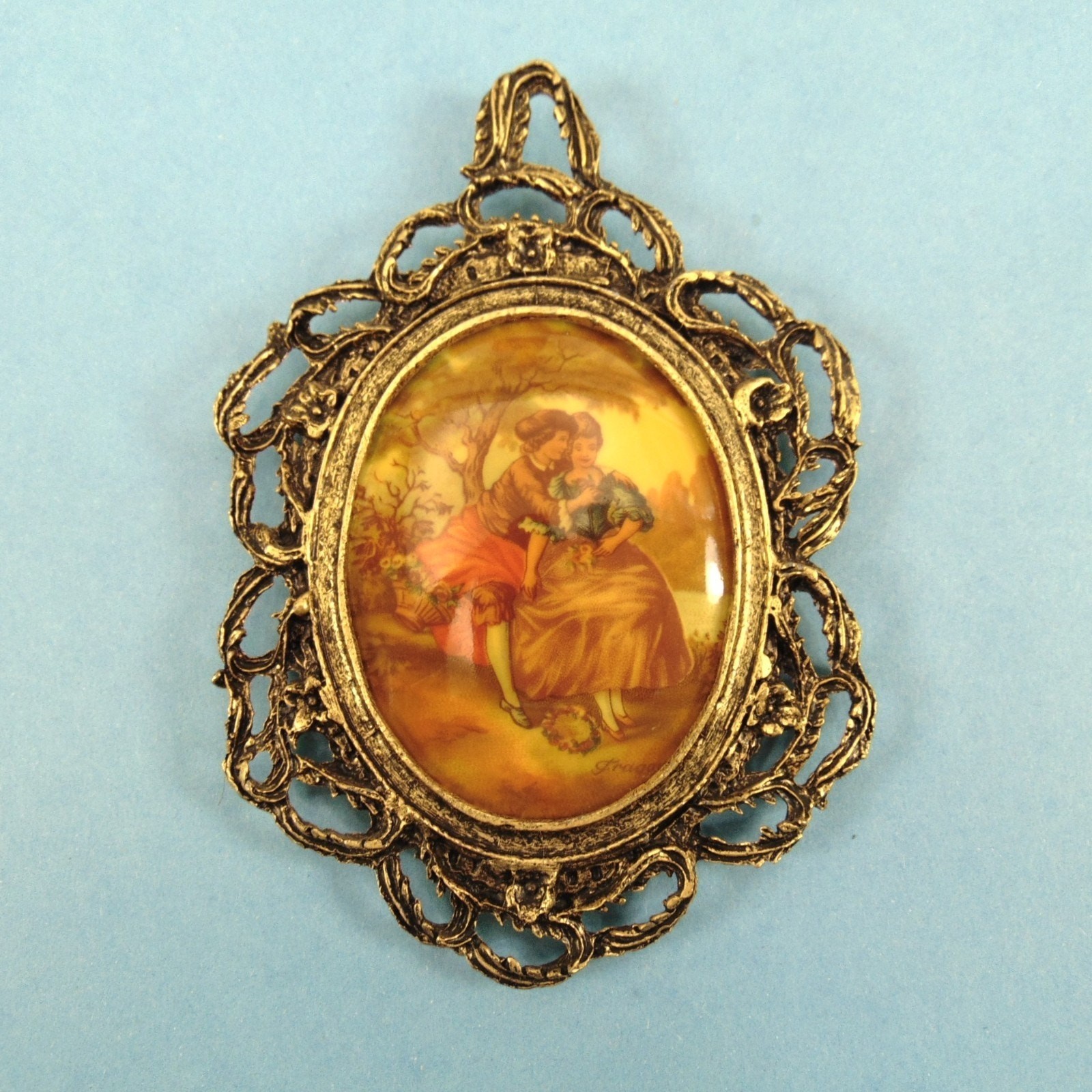 Vintage Fragonard Courting Couple Cameo Gold Tone Decor Frame Ornate Wall Art