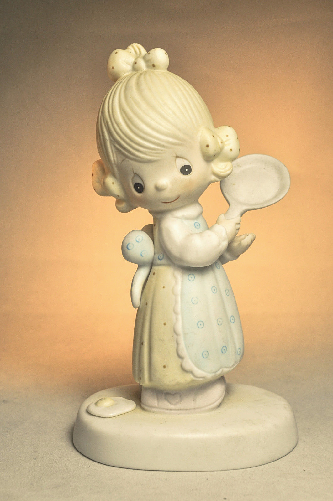 Precious Moments: Eggs Over Easy - E-3118 - Classic Figure