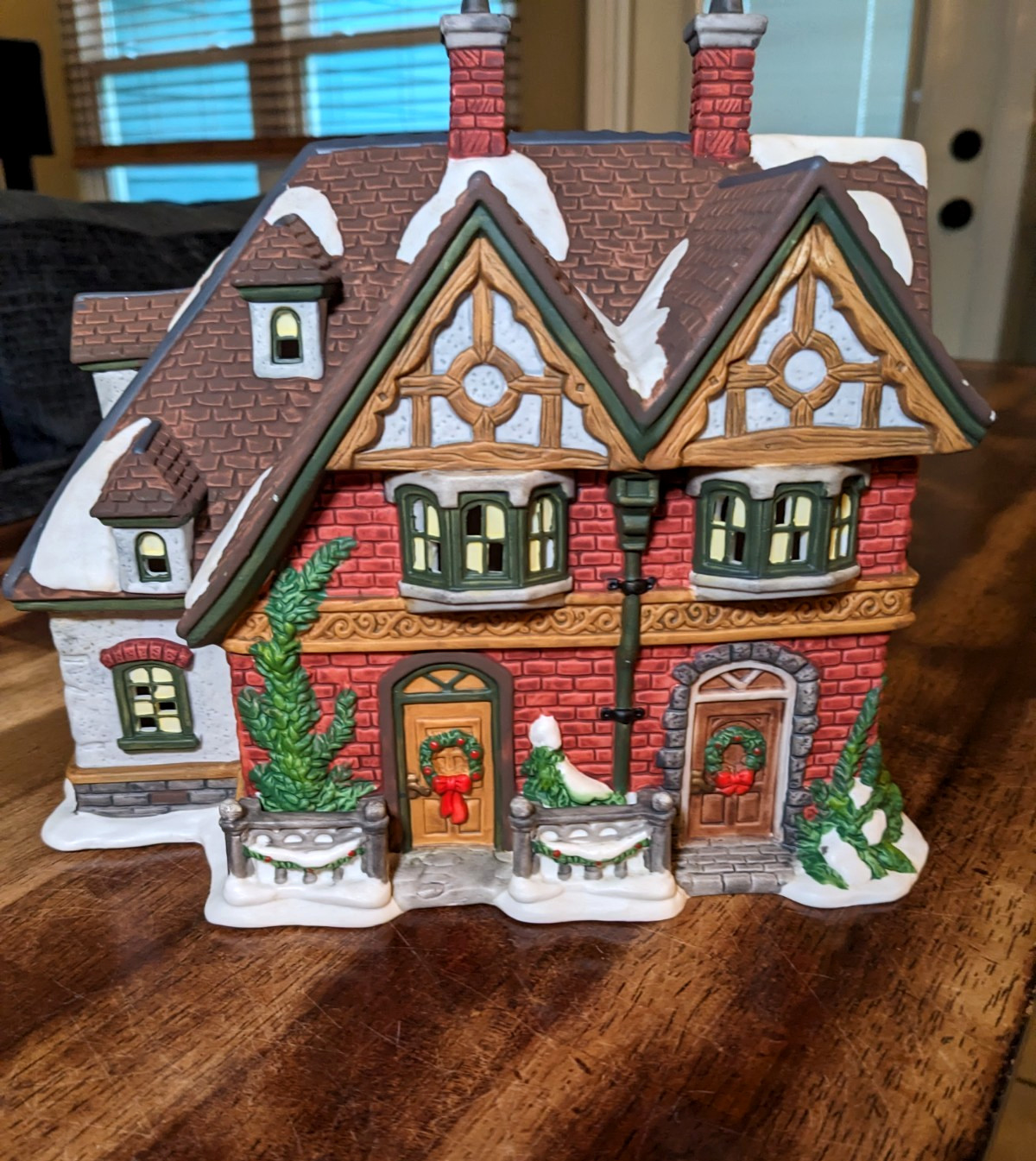 O\'Well Heartland Village Townhouse Two Doors Christmas Lighted 10\