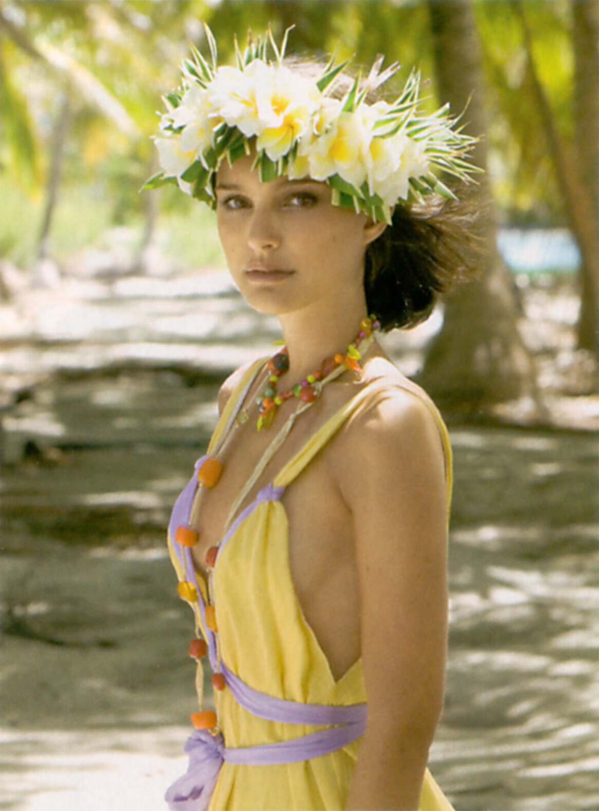 Natalie Portman Posing With A Wreath 4x6 Picture Celebrity Print