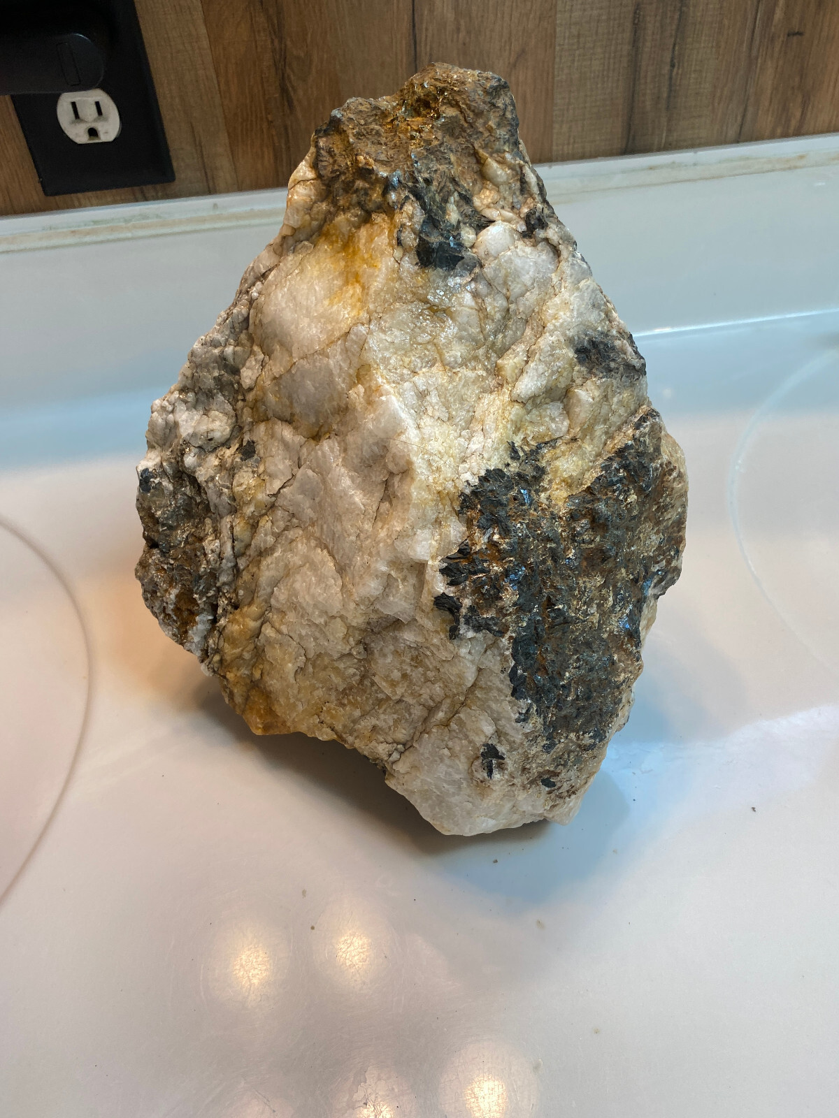 Large Beautiful Display Piece of Quartz 11\