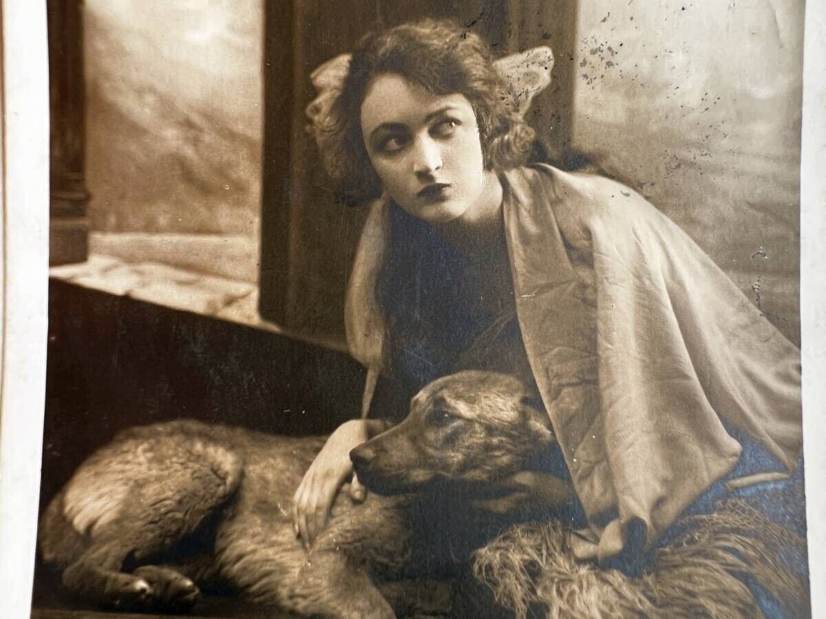 1928 ART DECO POSTCARD WOMAN DOG ITALY FEDELTA FIRENZE REAL PHOTO CARD RPPC B&W