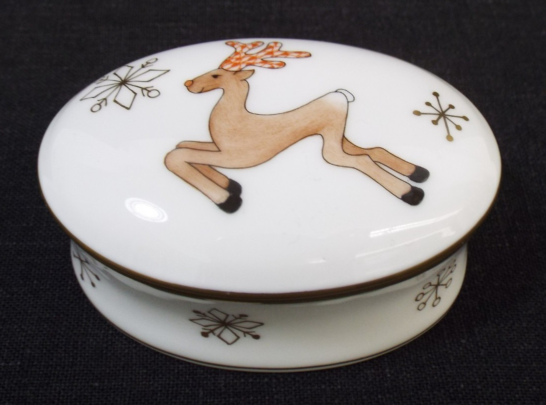 Herend Reindeer  Christmas Oval Trinket Box Rust Fishnet Antlers Gold Snowflake