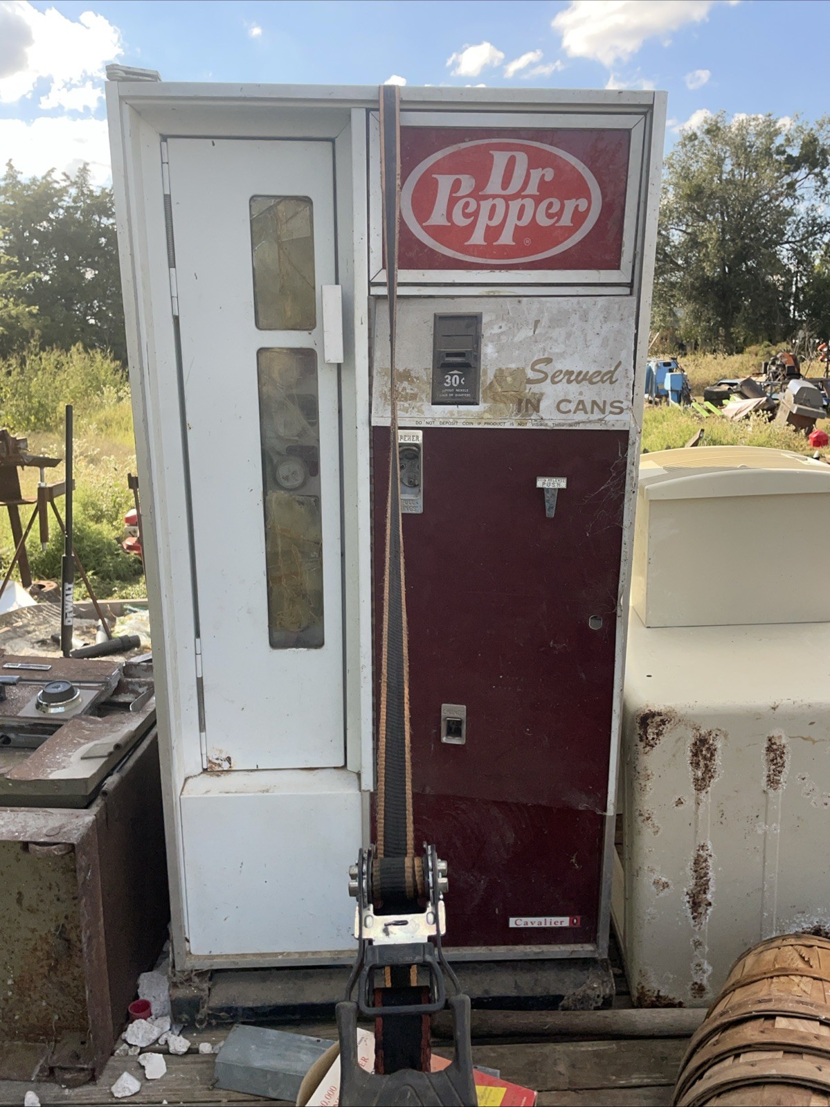 1964 Vintage Working And Cooling Dr Pepper Machine. Condition Is Fair 1964 Vintage Working And Cooling Dr Pepper Machine. Condition Is Fair