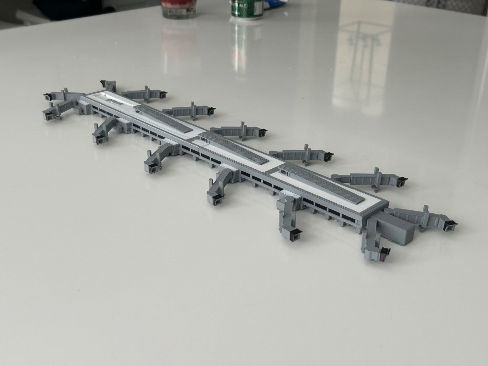 1:400 Scale Model Airport Terminal - Fits 14 Aircraft, Comes With 14 Jetbridges