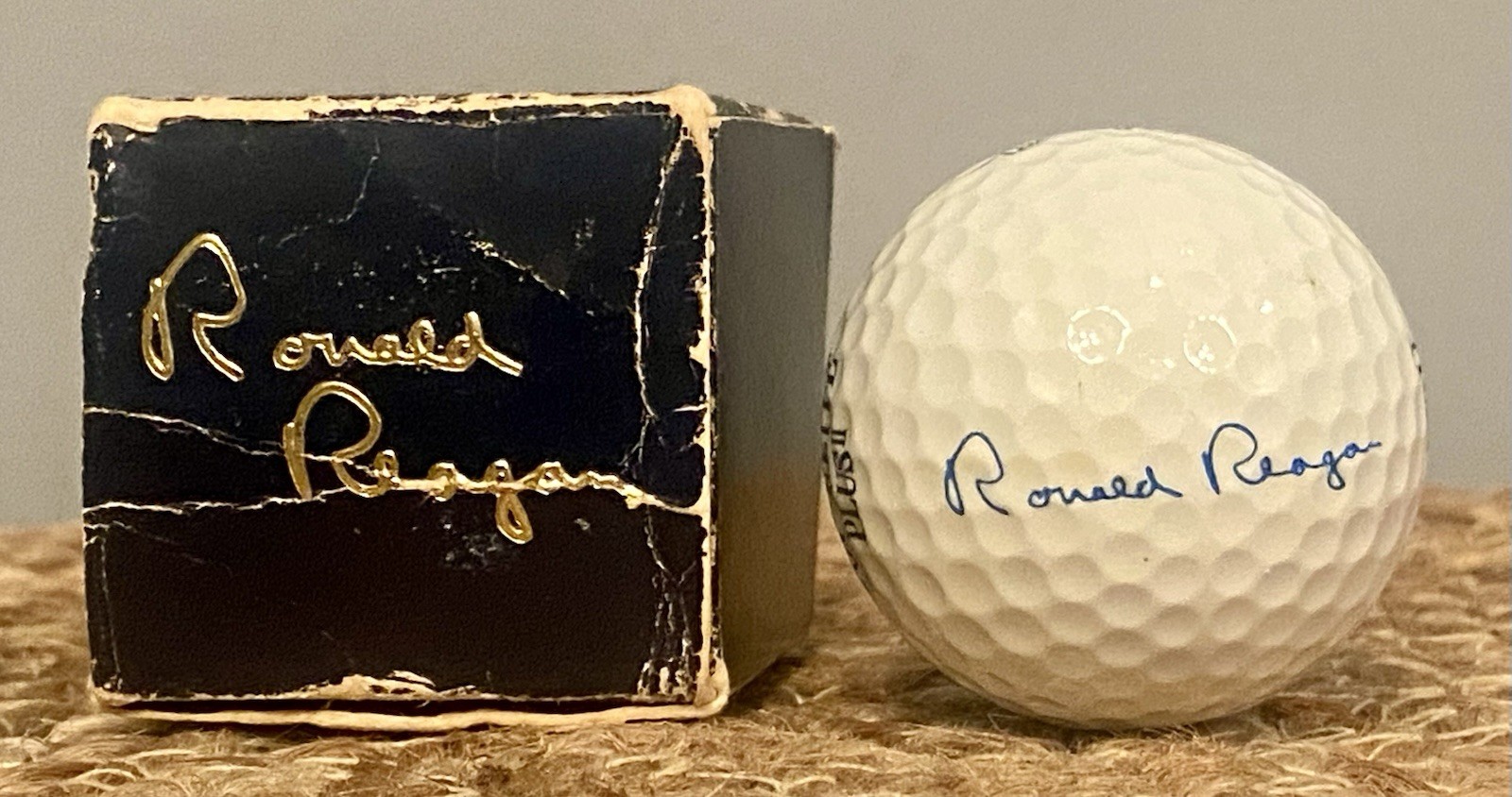 Ronald Reagan RARE Spalding White House Issue Presidential GOLF BALL & BOX 1980s