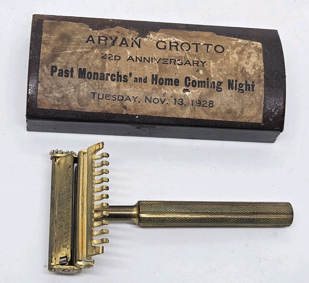 1928 Masonic Aryan Grotto 22nd Anniversary Souvenir Brass Valet Auto Strop Razor
