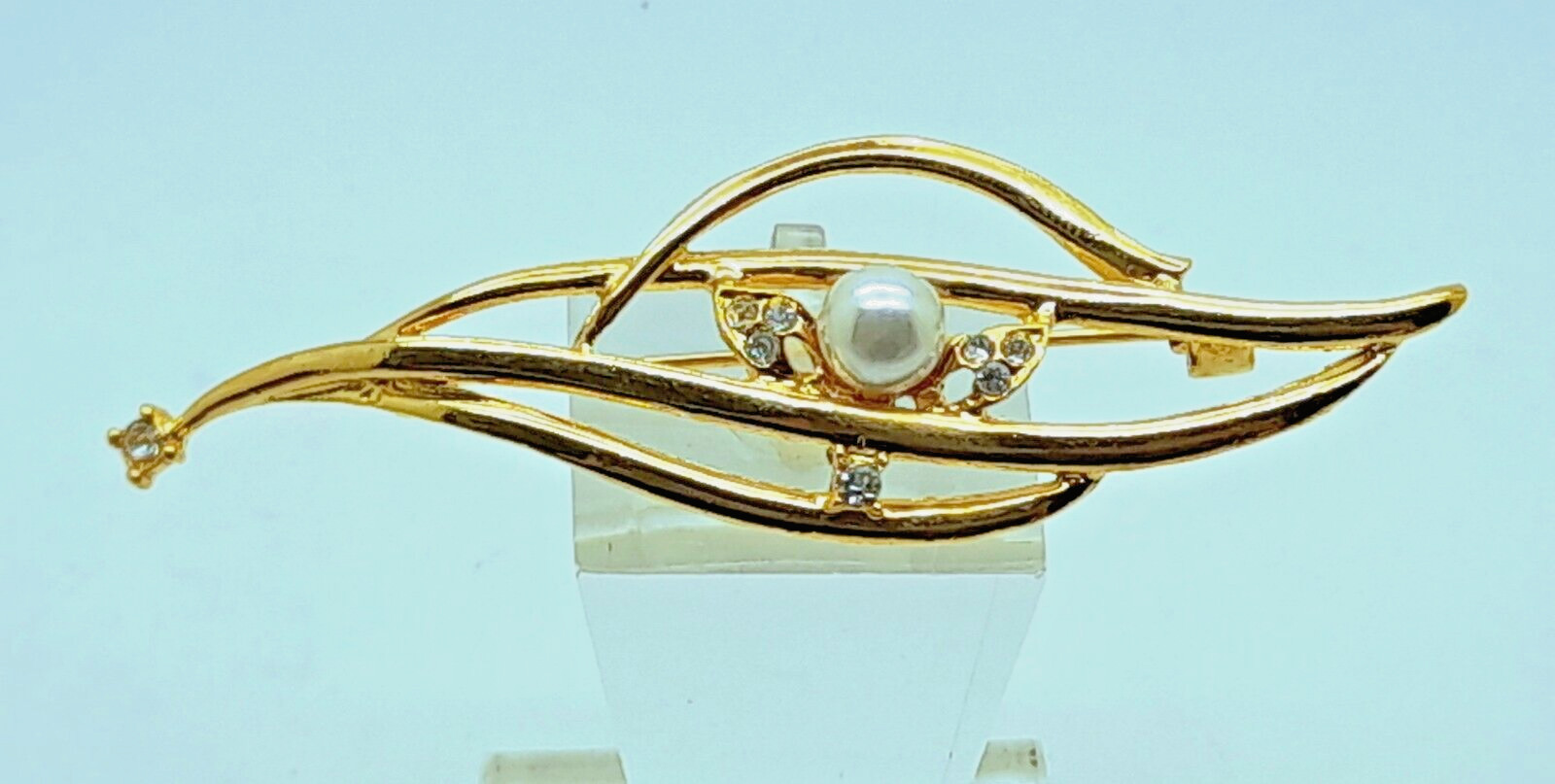 P001 Vintage style Gold Tone metal with stone faux pearl fashion jewelry Brooch P001 Vintage style Gold Tone metal with stone faux pearl fashion jewelry Brooch