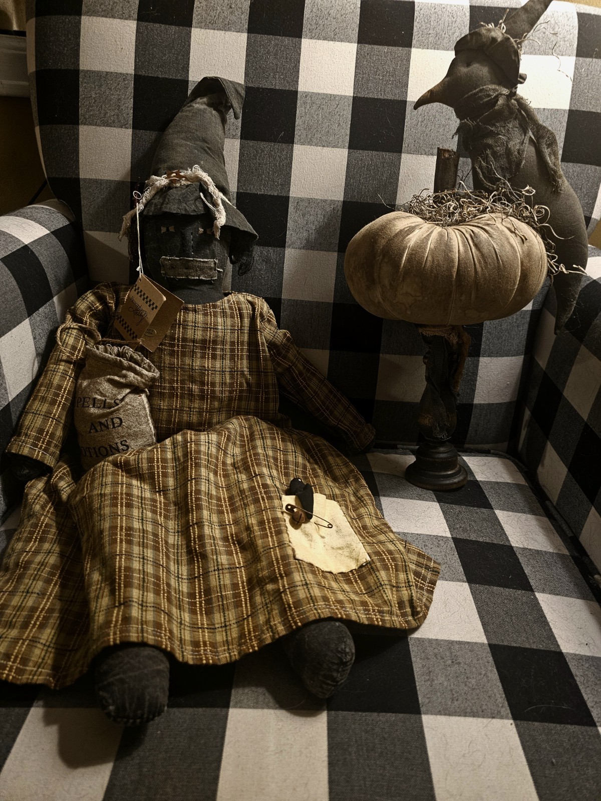 Grungy WItch Doll & Crow on Spindle Primitives by Kathy