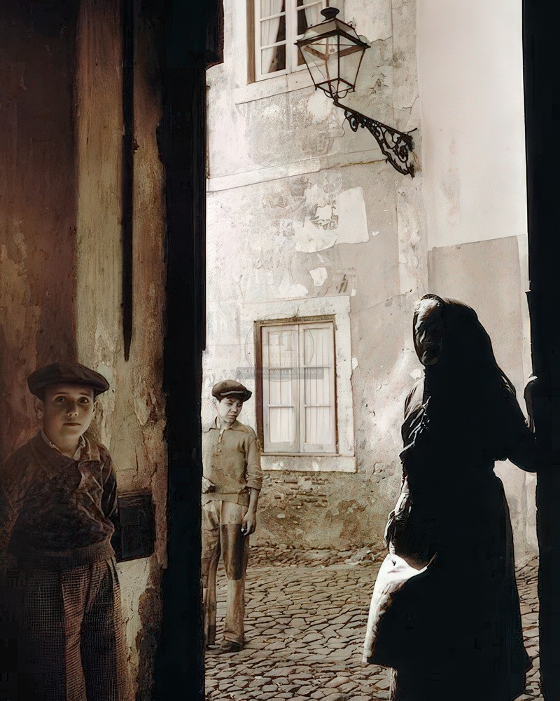 8x10 Lisbon Portugal Elderly Woman And Children Glossy Photo Print HT4136402