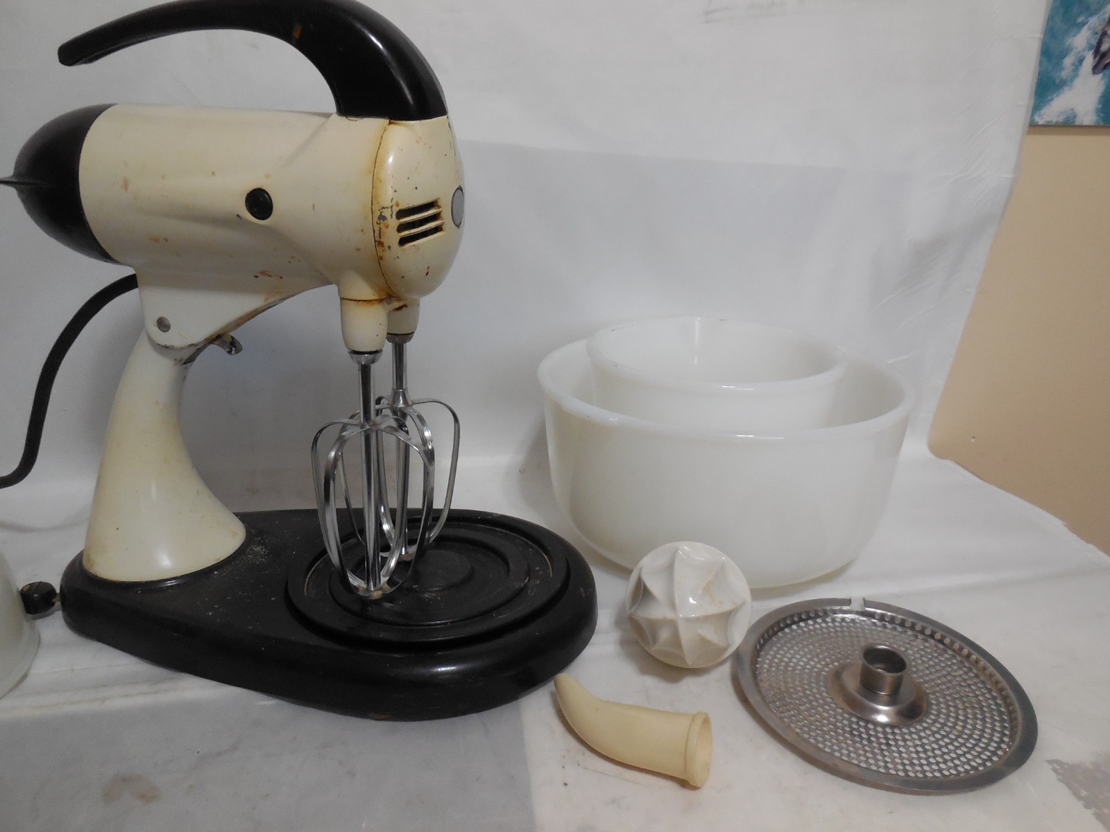 Vtg 1950s Sunbeam Mixmaster Stand Mixer W/Juicer,  2 Sunbeam bowls Works