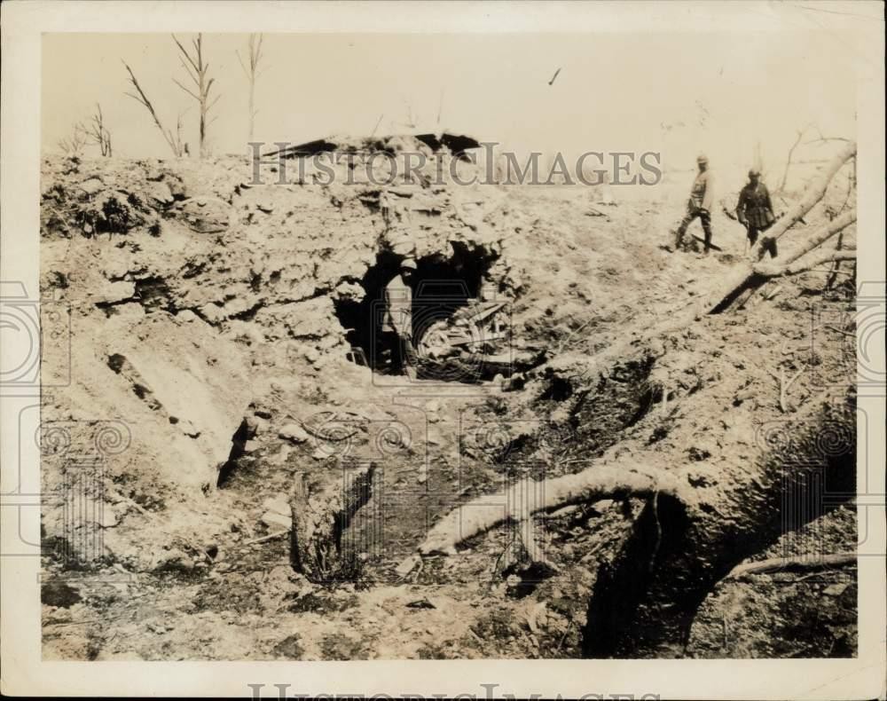 1918 Press Photo WWI French soldiers work clearing wreckage of the German Line 1918 Press Photo WWI French soldiers work clearing wreckage of the German Line