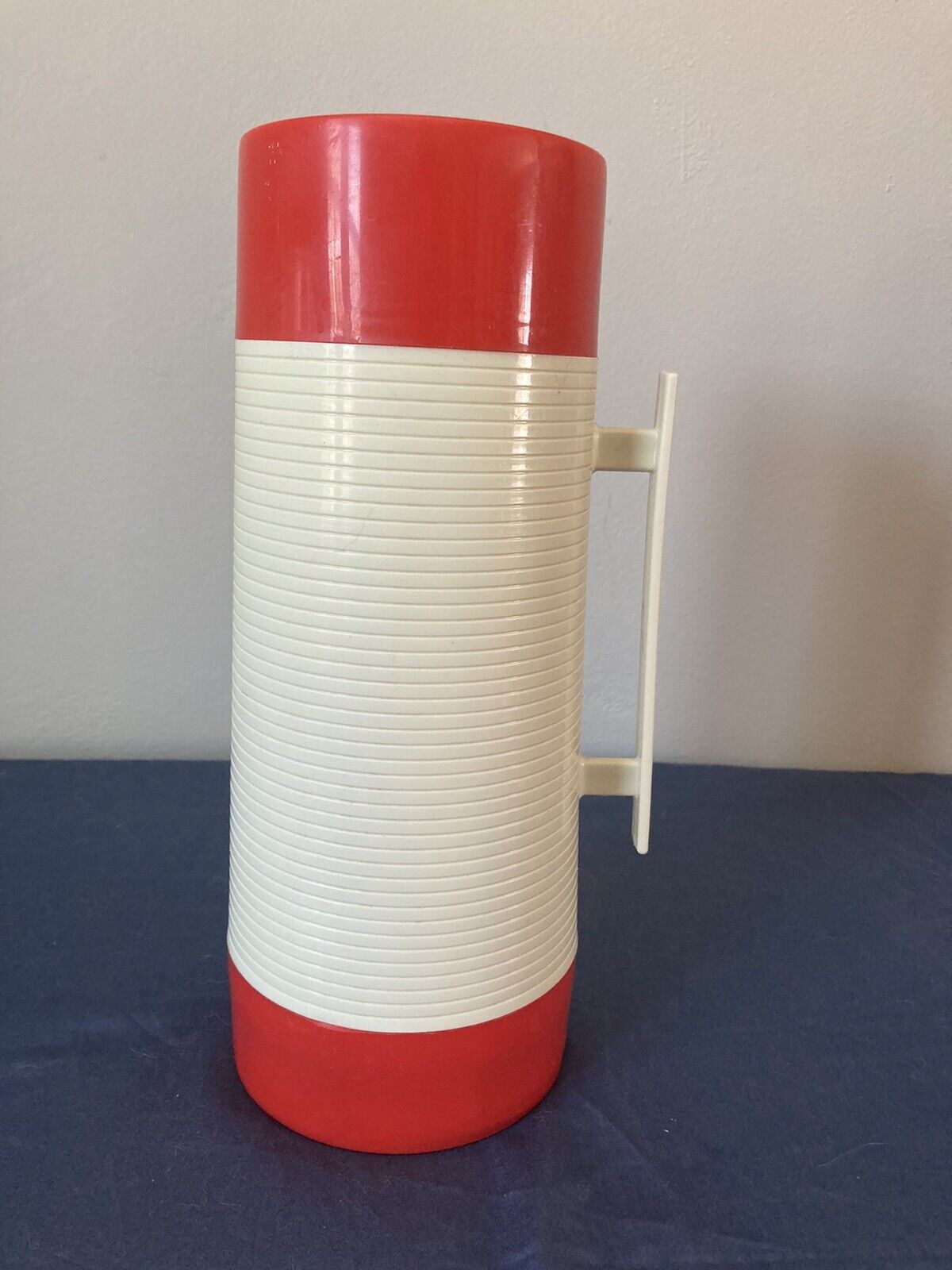 Alladin Hy- Lo Vintage Thermos No. 240 Cup 32 Ounces Red Cream 11” Tall Clean