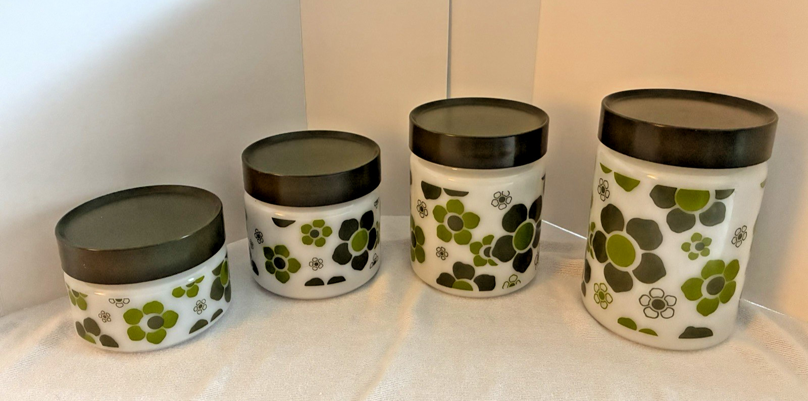 RARE Anchor Hocking Green Crazy Daisy Spring Blossom Canister Set match Corelle RARE Anchor Hocking Green Crazy Daisy Spring Blossom Canister Set match Corelle