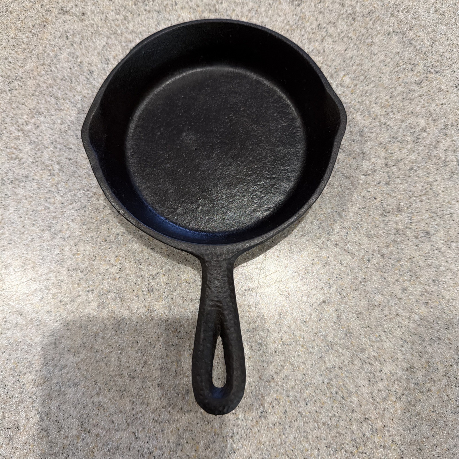 ANTIQUE MINIATURE RARE HAMMERED LODGE SKILLET #1 No 1 SALESMAN TOY MINI MARK 1