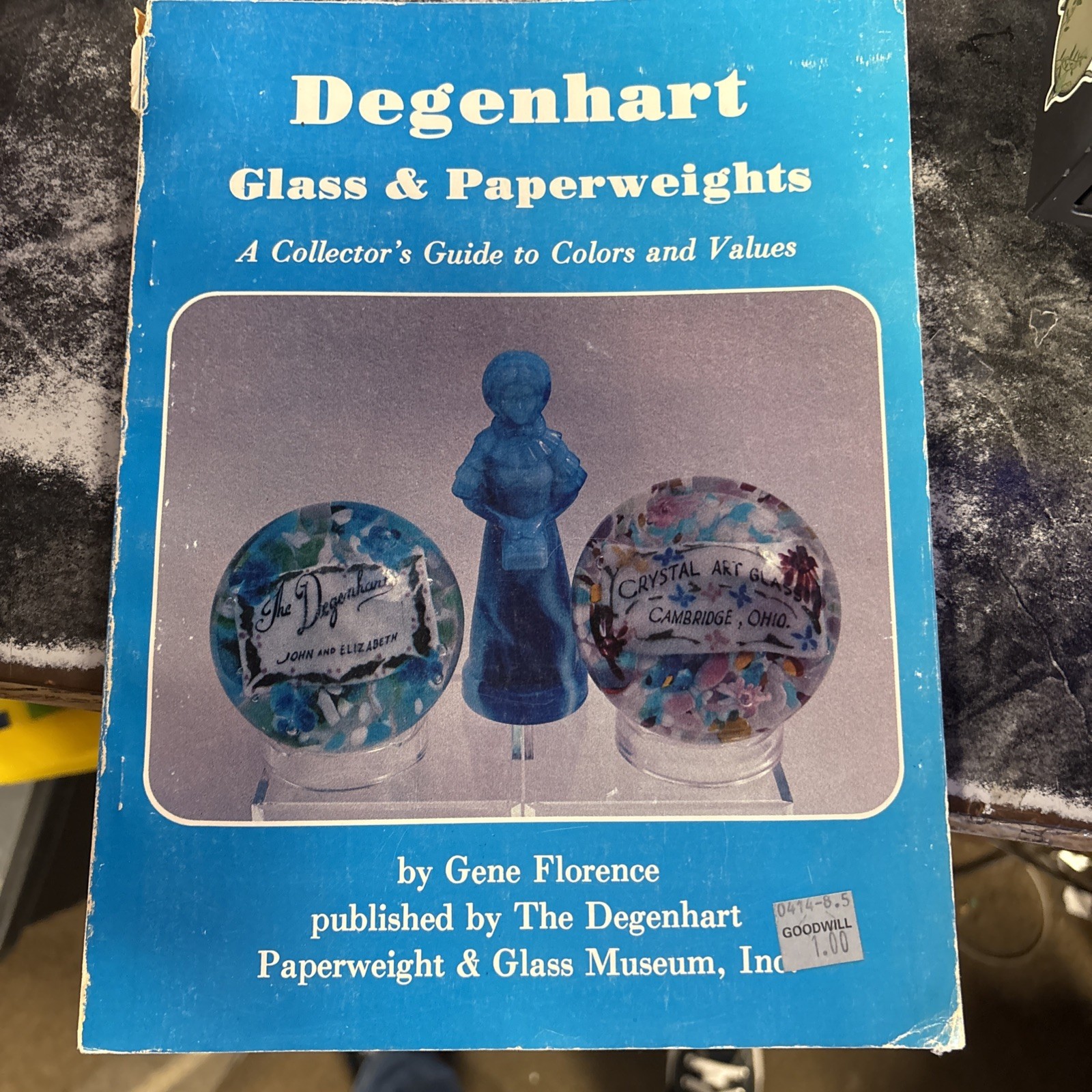 Vintage Degenhart Glass and Paperweight Collector's Guide by Gene Florence